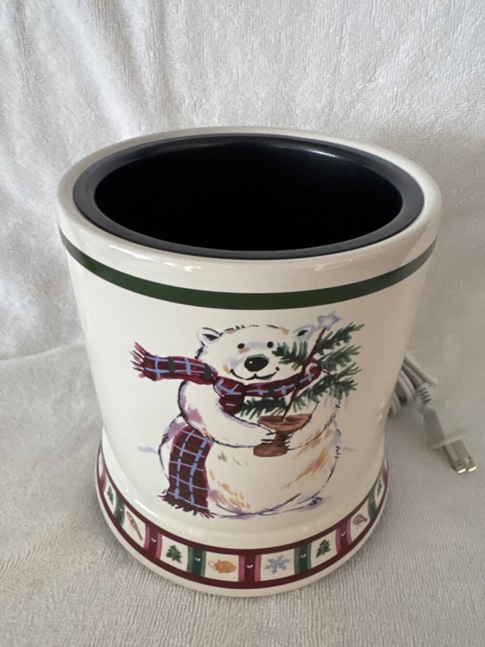 Candle Warmer Polar Bear Holiday Design 22-Ounce Capacity Electric UL Approved C